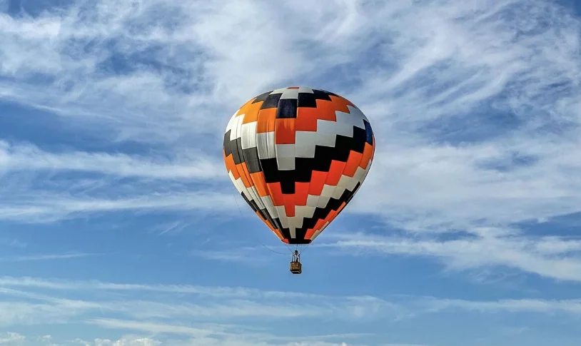 Experiencias para regalar en Madrid: vuelo en globo aerostático al amanecer con vistas panorámicas