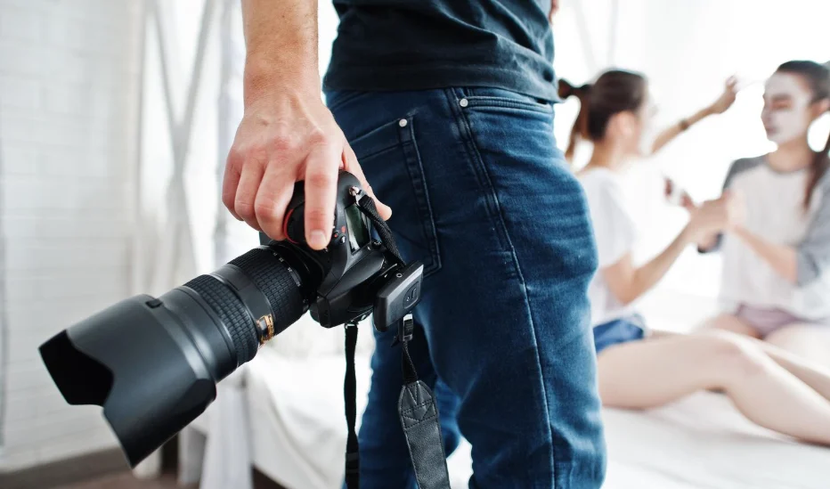 Fotógrafo en Zaragoza durante una sesión familiar en casa